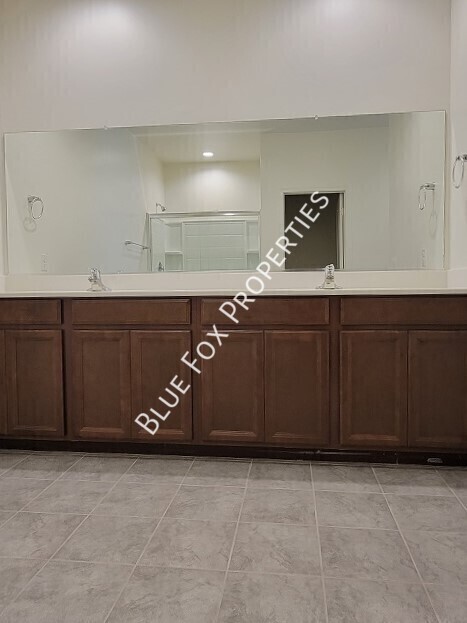 Building Photo - 5525 W Lazy Farm Dr