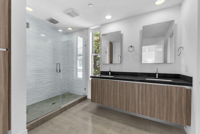 Building Photo - 350 Goleta Way