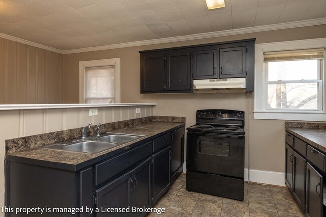 Building Photo - 1420 Amhurst St