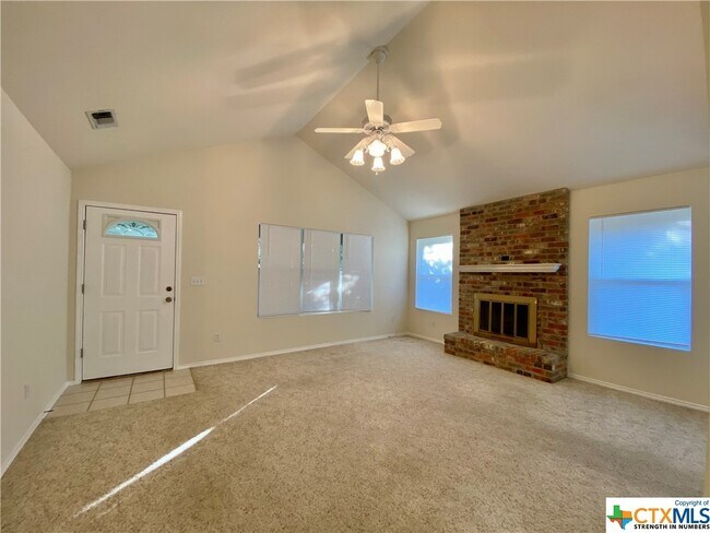 Building Photo - 1593 Amanda