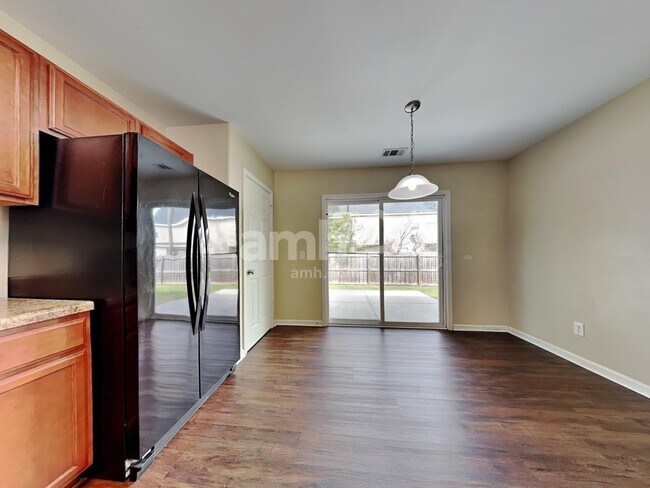 Building Photo - 406 Flint Dr