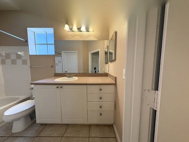 Building Photo - 9301 Crescent Loop Cir