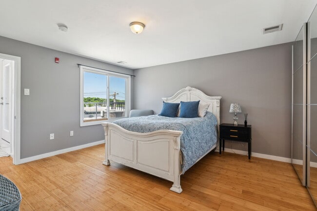 Building Photo - 3863 Terrace St