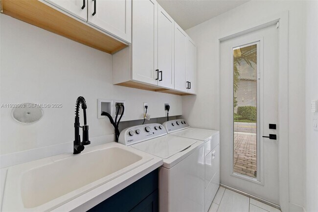 Building Photo - 5180 Eucalyptus Dr