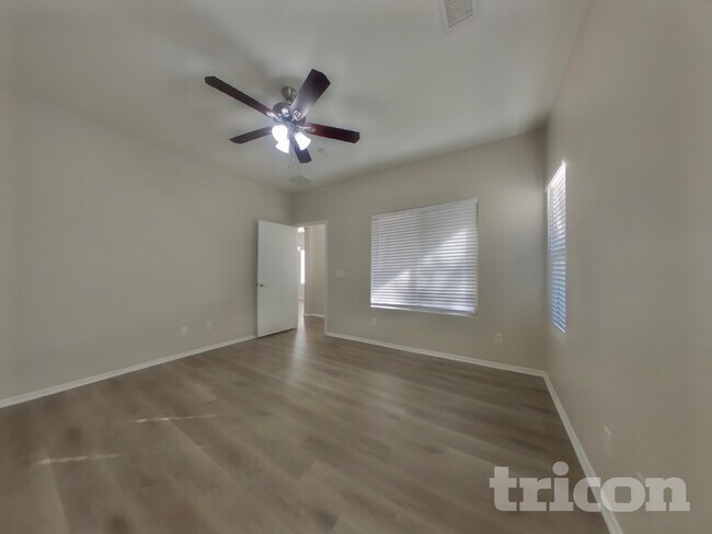 Building Photo - 16823 W Cottonwood St