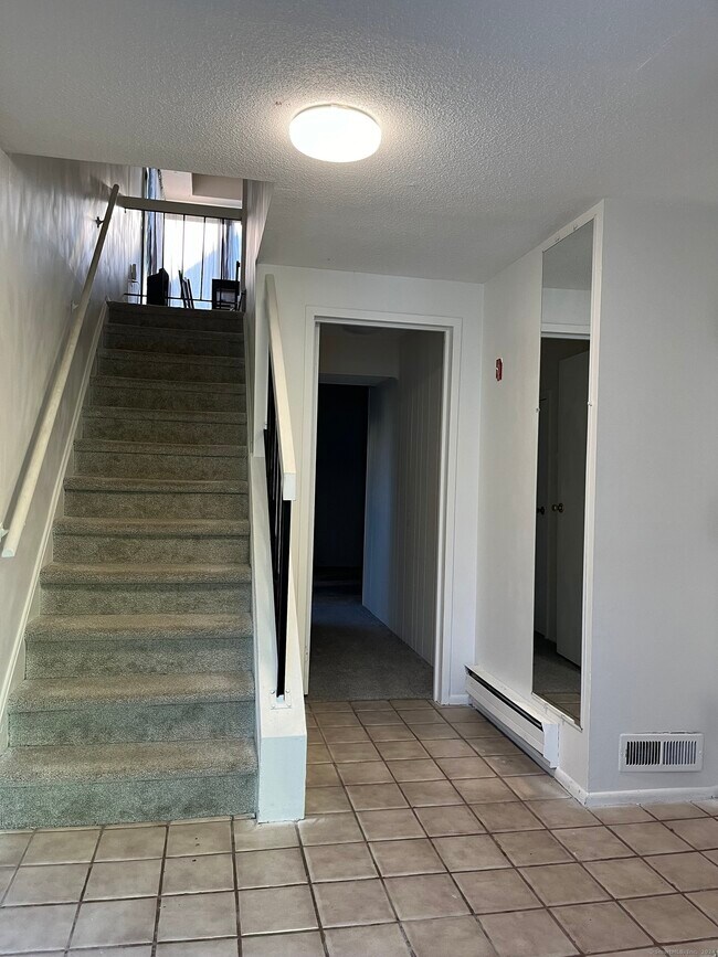 Building Photo - 155 Peddlers Dr