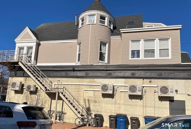 Building Photo - 771 Orange St