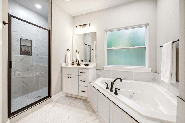 Building Photo - 10 Granshire Dr