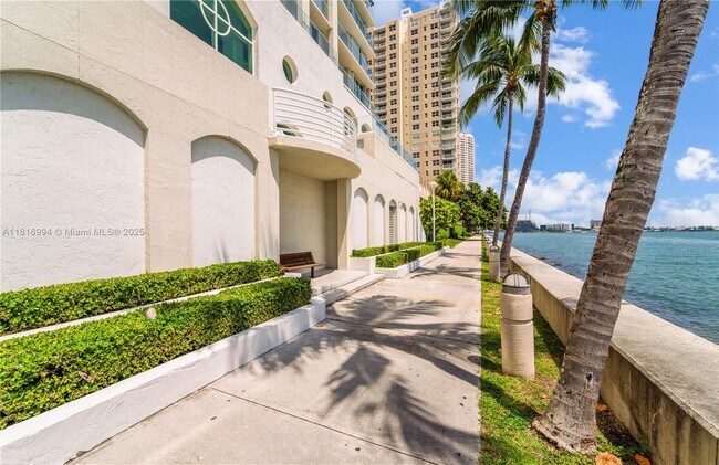 Building Photo - 800 Claughton Island Dr