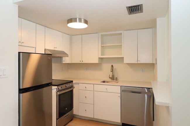 Building Photo - 618 Orange Dr