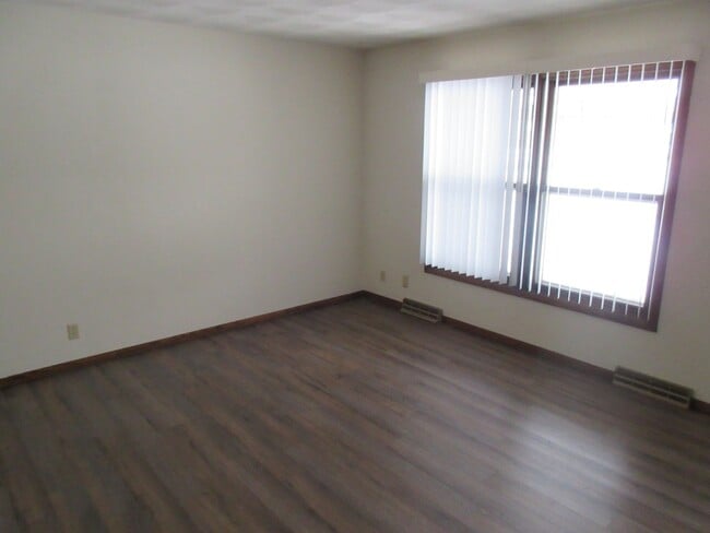 Building Photo - '064