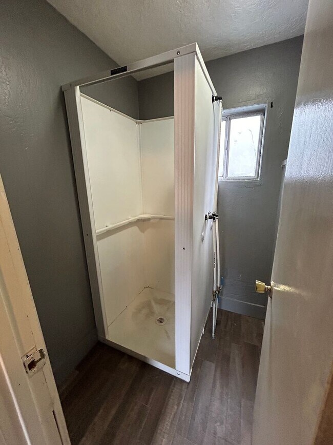 Building Photo - 1531 N Dickens St