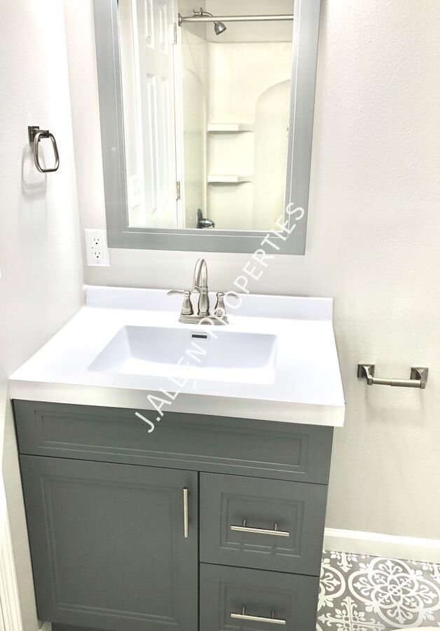 Building Photo - 1807 Parker Cir