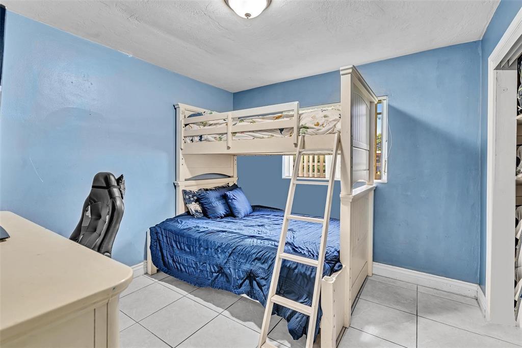 Building Photo - 6960 SW 15th St