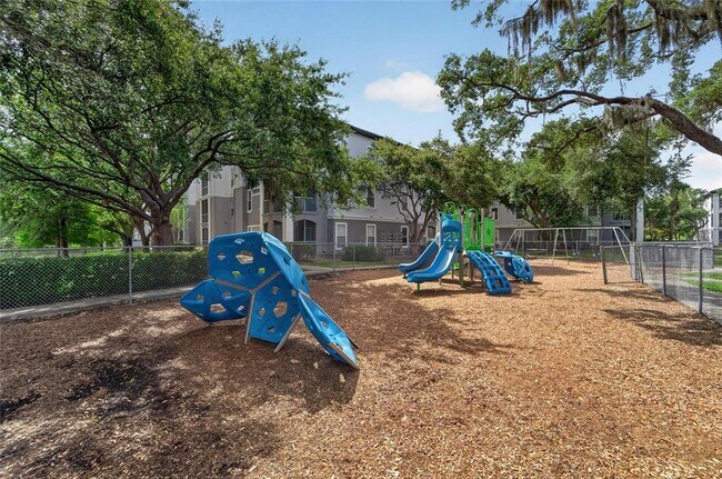 Building Photo - 5611 Legacy Crescent Pl
