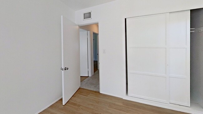 Building Photo - Beautiful  4+2 GRANADA HILLS HOME