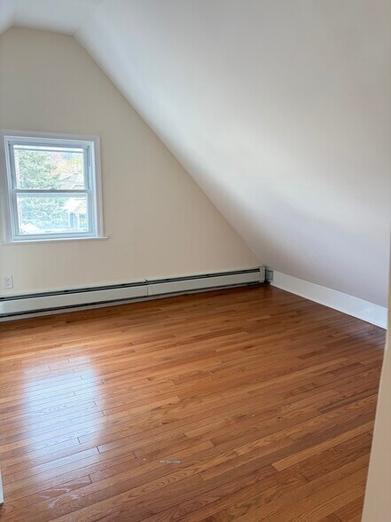 Building Photo - 30 Elm St