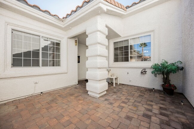 Building Photo - Summerlin - Single Story Townhome -