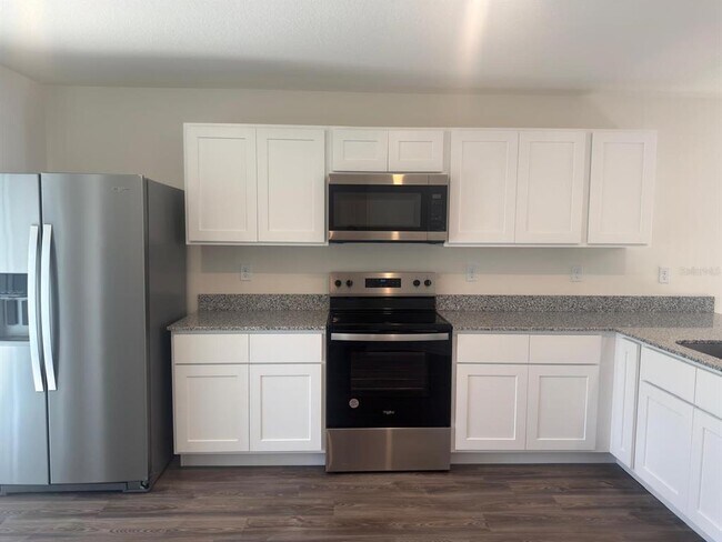 Building Photo - 993 Ambleside Dr