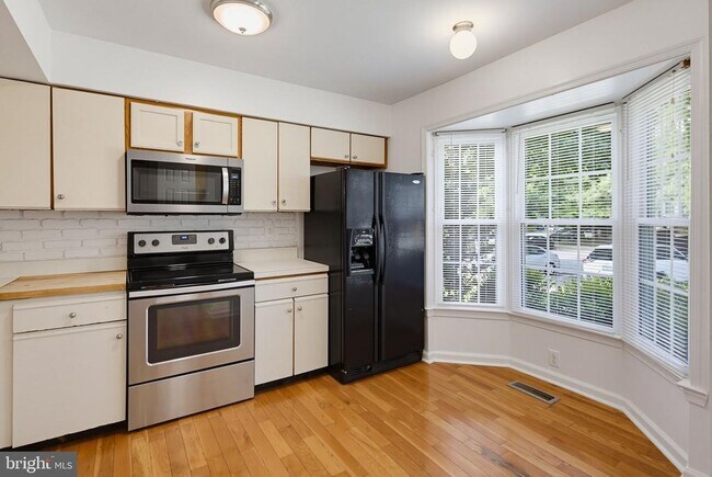 Building Photo - 8867 Willowwood Way