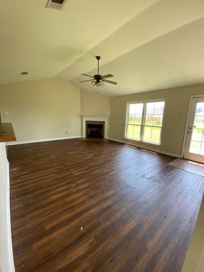 Building Photo - 5239 Hemingway Dr