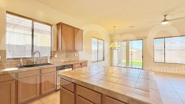 Building Photo - 3027 W Cottonwood Ln