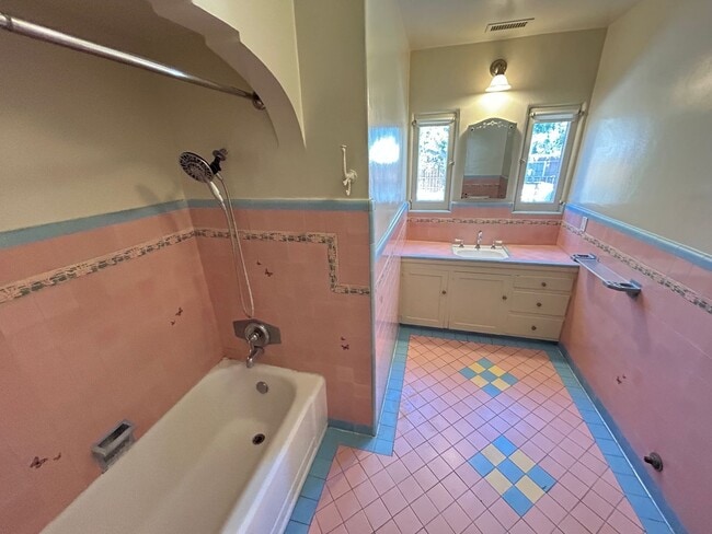 Building Photo - Truly Adorable Tudor Style 2 Bed 1 Bath Home in Anaheim!