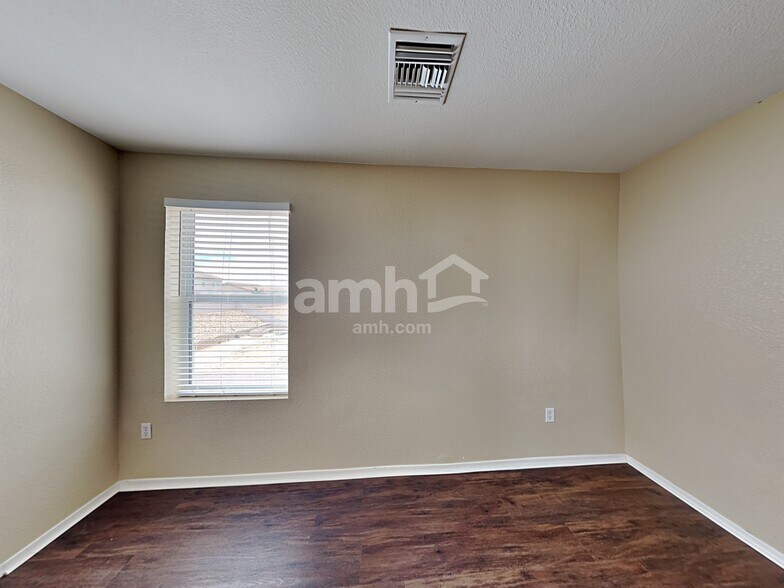 Building Photo - 8143 W Eagle Heart Ct