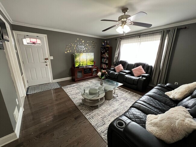 Building Photo - 129 Beach St