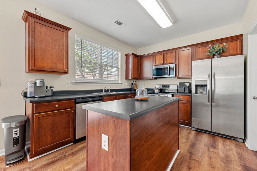 Building Photo - 940 Pierce Brennen Dr