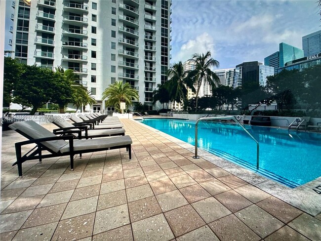 Building Photo - 1060 Brickell Ave
