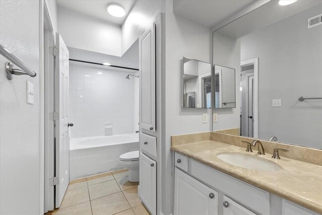 Building Photo - 7701 Rialto Blvd