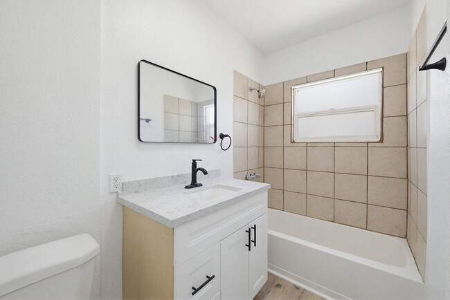 Building Photo - 1510 W 52nd St