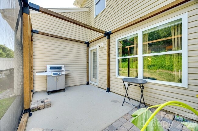 Building Photo - 440 Battery Cir