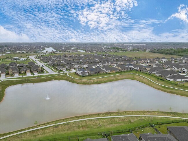 Building Photo - 24211 Buckbrush Ln