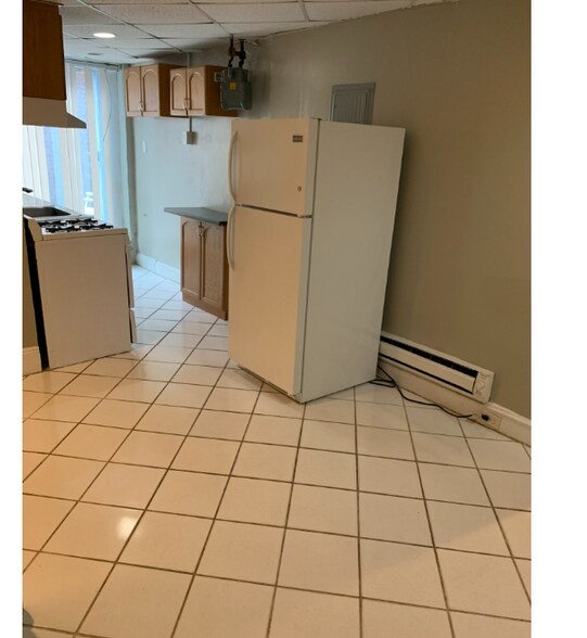 Building Photo - 368 Riverway