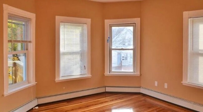 Building Photo - 298 Wickenden St