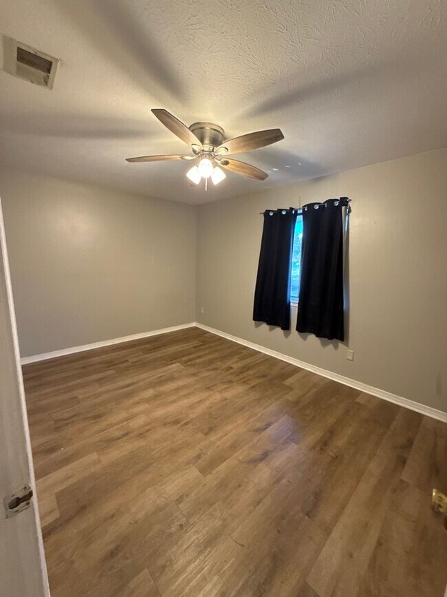 Building Photo - For Rent! Beautiful 2BA/1.5BR Townhome in Gulf Highlands!