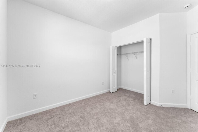 Building Photo - 2442 SE 28th St