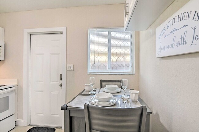 Building Photo - 441 NW 7th Terrace