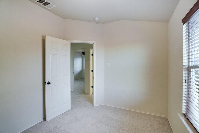 Building Photo - 1206 Hensley Dr