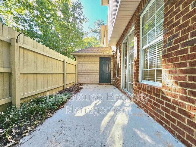 Building Photo - 5260 Elston Ln