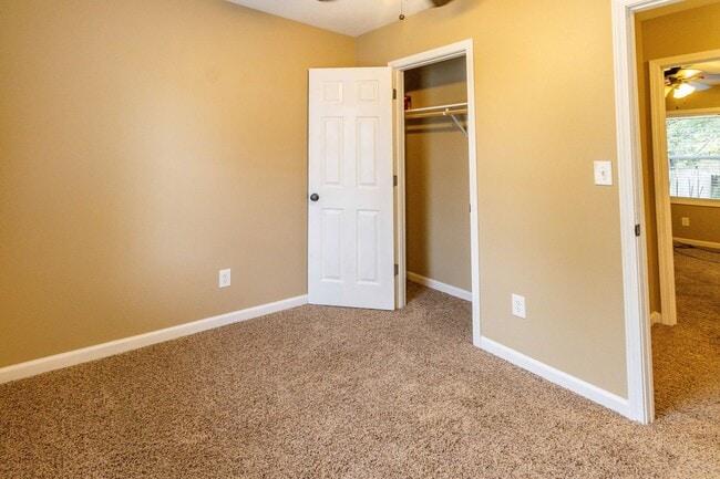 Building Photo - 3 bed, 1 bath home for rent!