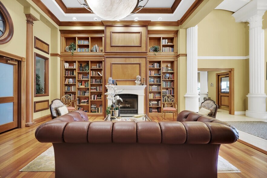 Building Photo - 400 E Bay St