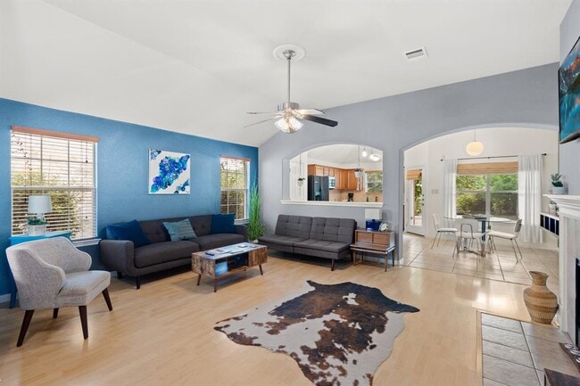 Building Photo - 1900 Melissa Oaks Ln