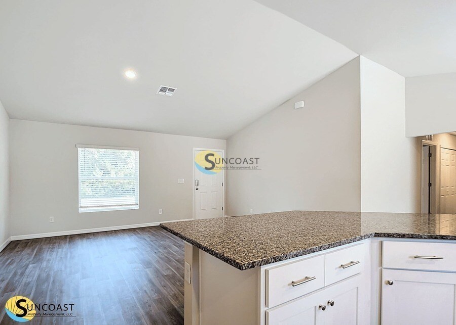 Building Photo - 17389 Tyler Ave