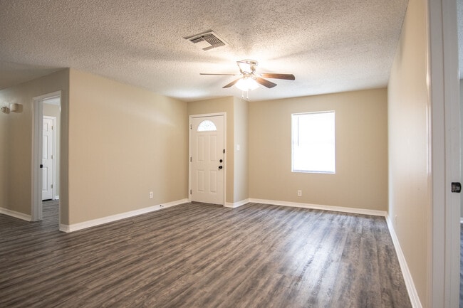 Building Photo - 7817 Walnut Dr