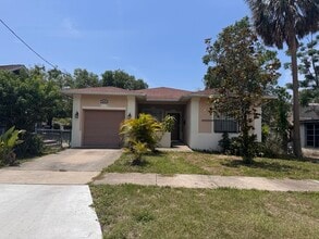 Building Photo - Charming 3-Bedroom Home with Modern Update...