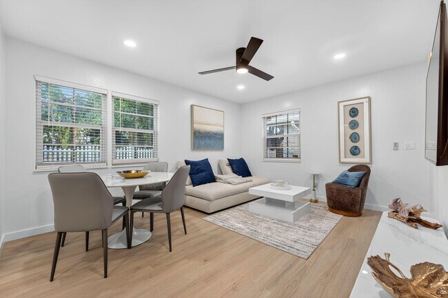 Building Photo - 800 Tropic Isle Dr