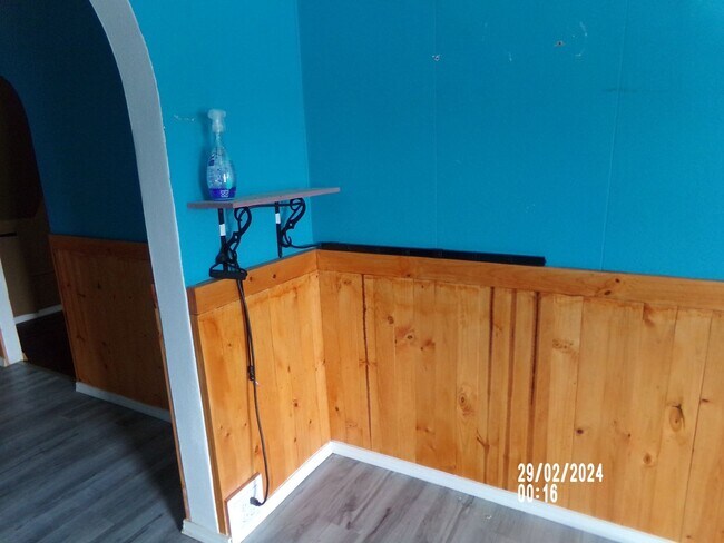 Building Photo - 4bd 1ba Home